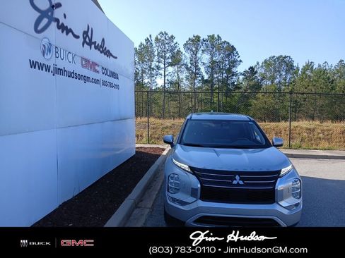 Used 2024 Mitsubishi Outlander SE Black Edition image 2