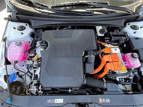 New 2025 Hyundai Elantra SEL image 9