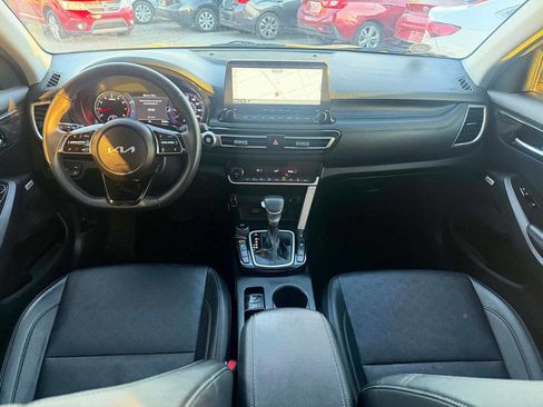 Used 2023 Kia Seltos SX w/ SX Sunroof Package image 7