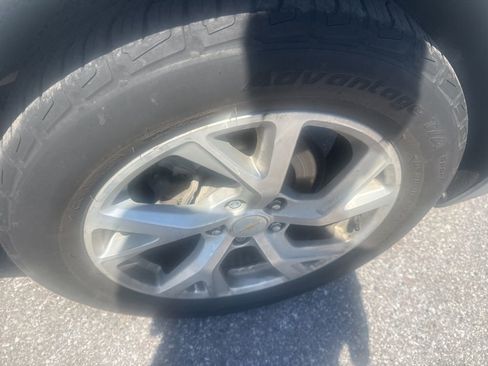 Used 2019 Chevrolet Equinox LT image 9