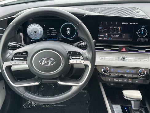 Used 2021 Hyundai Elantra Limited image 14