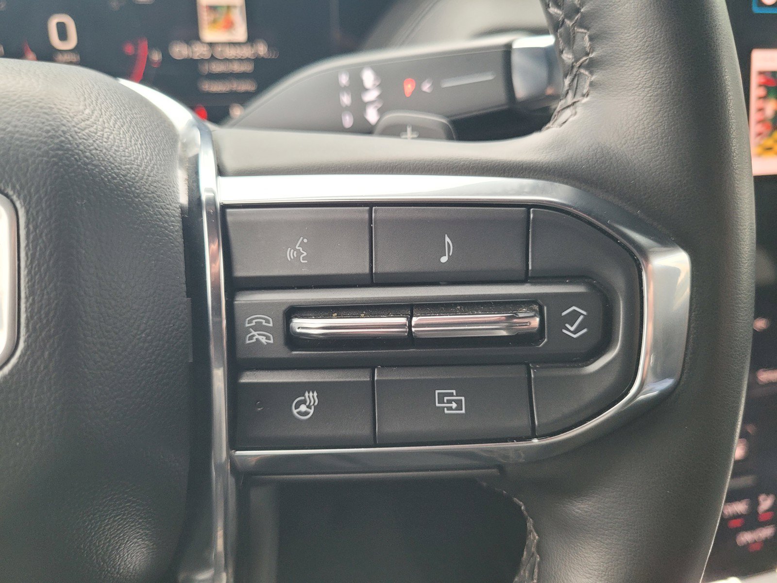 Used 2025 GMC Yukon Denali AWD/4WD image 24