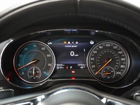 Used 2019 Bentley Bentayga image 32