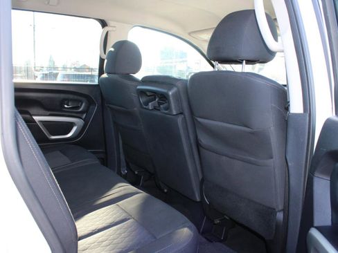 Used 2017 Nissan Titan SV image 15