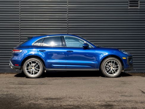 Certified 2023 Porsche Macan AWD/4WD image 9