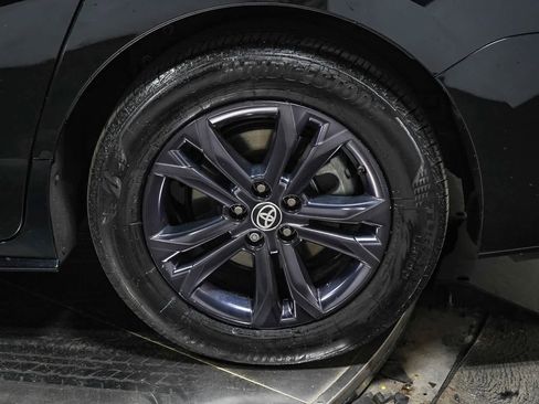 Used 2024 Toyota Sienna XSE w/ XSE Plus Package image 8