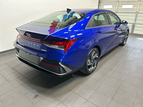 Used 2025 Hyundai Elantra Limited FWD image 3