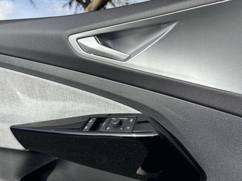 New 2026 Volkswagen ID.4 Pro image 18