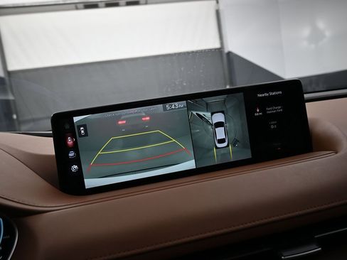 Used 2023 Genesis G80 image 12