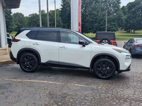 Used 2023 Nissan Rogue SV w/ SV Premium B Package AWD/4WD image 11