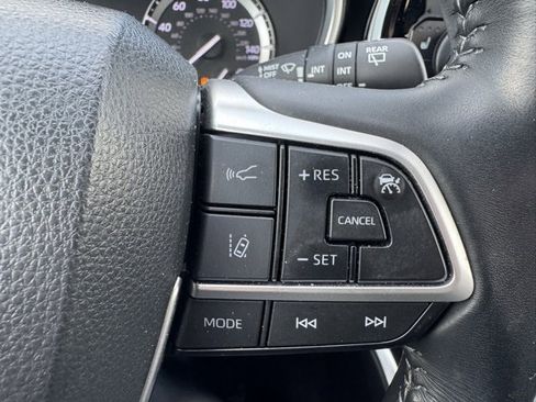 Used 2022 Toyota Highlander XLE image 18