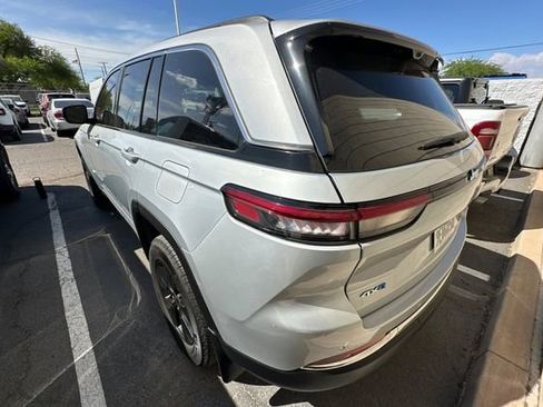 Used 2022 Jeep Grand Cherokee Limited 4xe w/ Luxury Tech Group II image 6