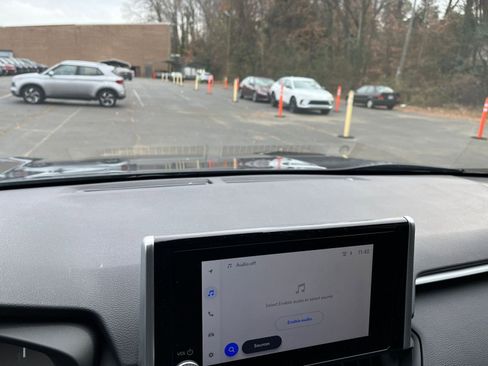 Used 2025 Toyota RAV4 XLE image 18