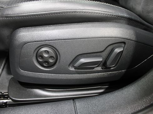 Used 2022 Audi A4 2.0T Premium Plus w/ Premium Plus Package image 4