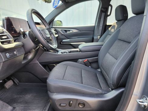 Used 2026 Chevrolet Traverse LT w/ Midnight/Sport Edition FWD image 17
