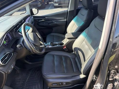 Used 2023 Chevrolet Bolt LT w/ Infotainment Package FWD image 7