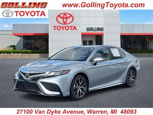 Used 2023 Toyota Camry SE image 1