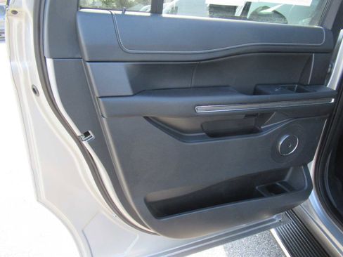 Used 2022 Ford Expedition Max XLT AWD/4WD image 16