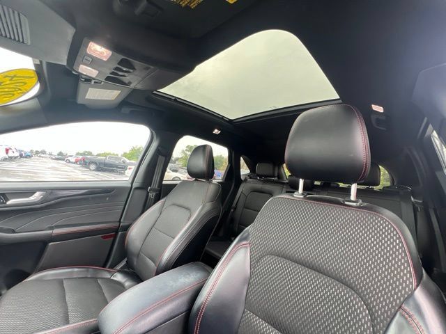 Used 2024 Ford Escape ST-Line w/ Tech Pack #1 AWD/4WD image 19