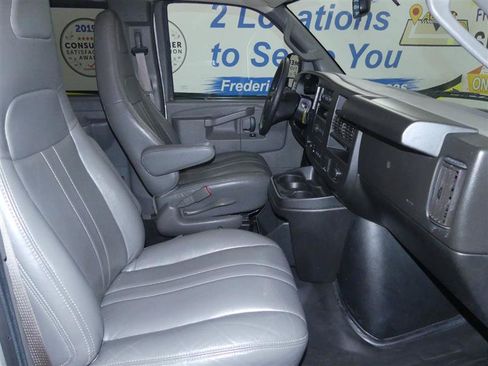 Used 2022 Chevrolet Express 3500 LS RWD image 9