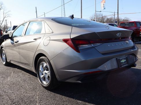 Used 2021 Hyundai Elantra SE image 30