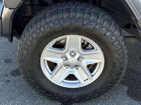 Used 2020 Jeep Gladiator Sport w/ Quick Order Package 24S image 29