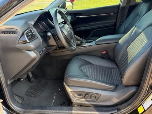 Used 2024 Toyota Camry SE FWD image 5
