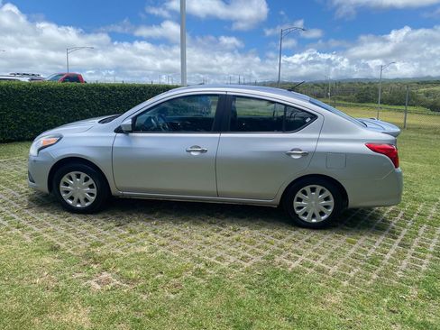 Used 2015 Nissan Versa SV FWD image 4