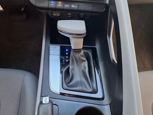 Used 2024 Hyundai Elantra SE FWD image 29