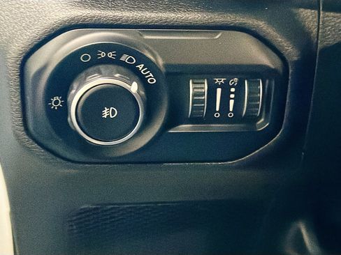 Used 2020 Jeep Wrangler Unlimited Sahara AWD/4WD image 16