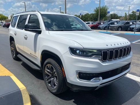 Used 2024 Jeep Wagoneer Series II w/ Flexible Seating Group RWD image 2