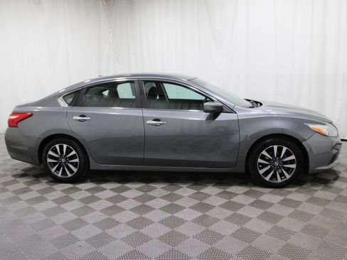Used 2017 Nissan Altima 2.5 SV image 27