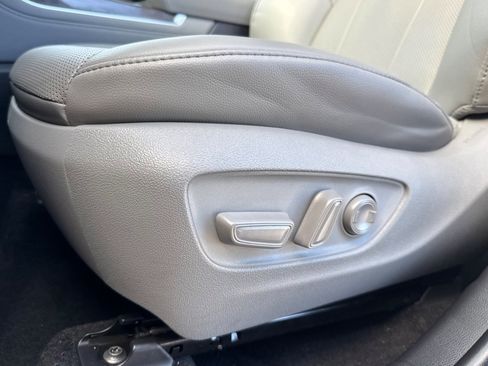 Used 2023 Toyota Highlander Limited image 14