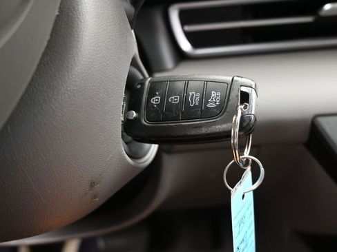 Used 2022 Hyundai Elantra SE w/ Cargo Package image 26