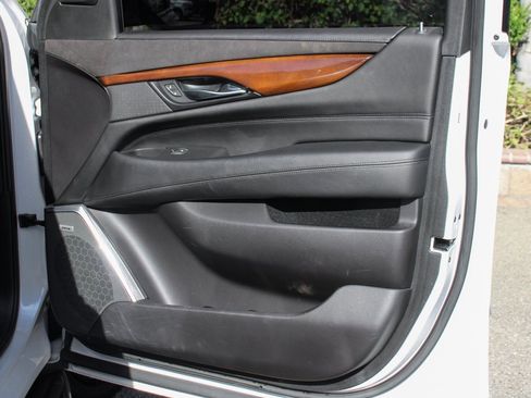 Used 2020 Cadillac Escalade ESV Luxury image 49