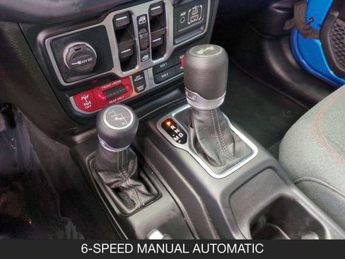 Used 2024 Jeep Wrangler Unlimited Rubicon AWD/4WD image 16