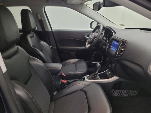 Used 2018 Jeep Compass Latitude w/ Popular Equipment Group FWD image 21