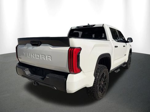 Used 2022 Toyota Tundra SR5 w/ SR5 Convenience Package AWD/4WD image 14