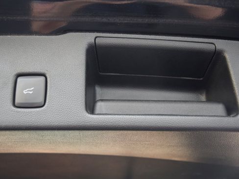 Used 2022 Ford Escape Titanium image 9