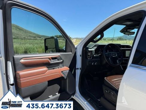Used 2025 GMC Sierra 3500 Denali Ultimate AWD/4WD image 13