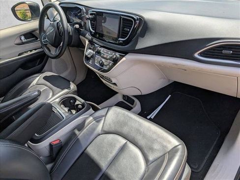 Used 2023 Chrysler Pacifica Touring-L FWD image 21
