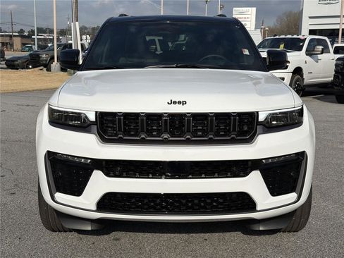 New 2026 Jeep Grand Cherokee Summit image 3