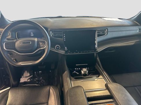 Used 2023 Jeep Wagoneer L Series II AWD/4WD image 14