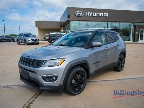 Used 2018 Jeep Compass Latitude FWD image 1