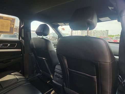 Used 2017 Ford Explorer XLT w/ Equipment Group 202A AWD/4WD image 29