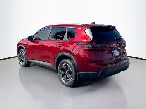 Used 2024 Nissan Rogue SV w/ SV Premium Package image 5