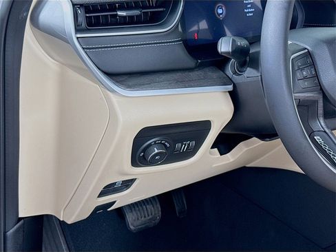 New 2025 Jeep Grand Cherokee Limited image 10