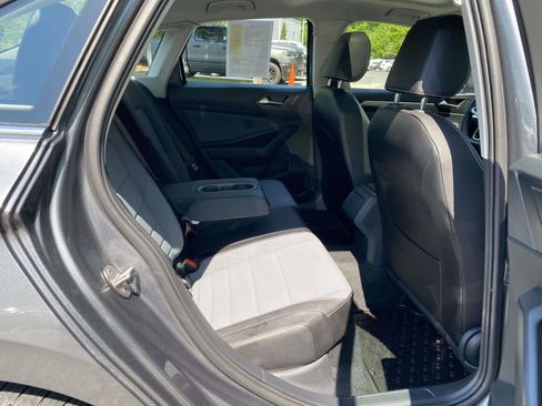 Certified 2026 Volkswagen Jetta SE w/ Black Wheel Package FWD image 28