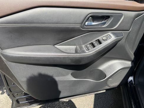 Used 2023 Nissan Rogue SV w/ SV Premium B Package AWD/4WD image 13