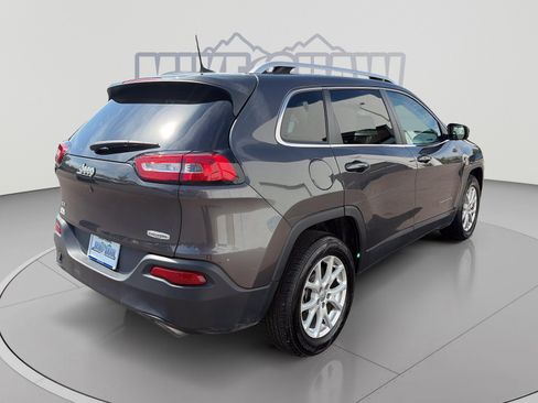 Used 2017 Jeep Cherokee Latitude AWD/4WD image 5